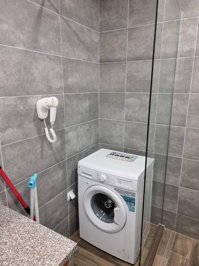 קרנבו Бутикови Студиа Брита מראה חיצוני תמונה