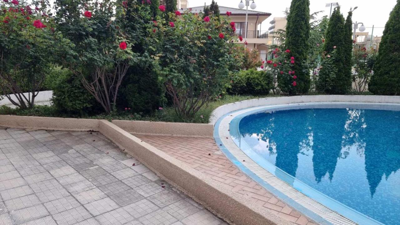 קרנבו Бутикови Студиа Брита מראה חיצוני תמונה
