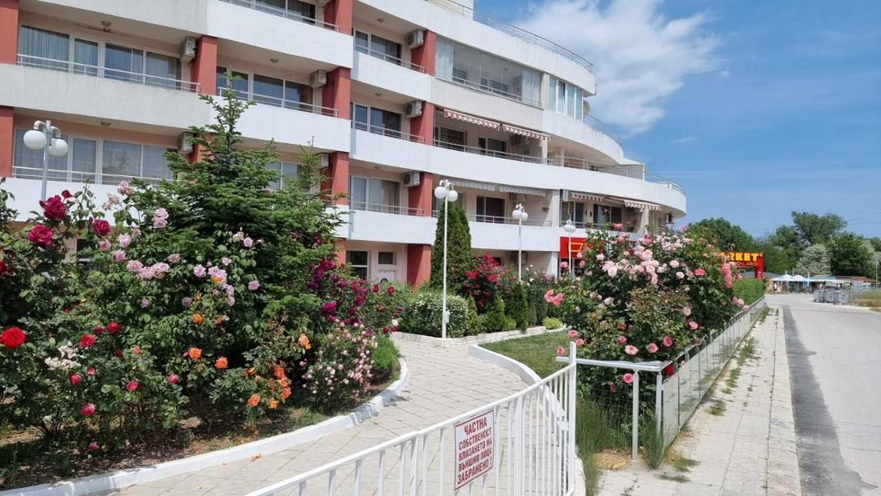 קרנבו Бутикови Студиа Брита מראה חיצוני תמונה